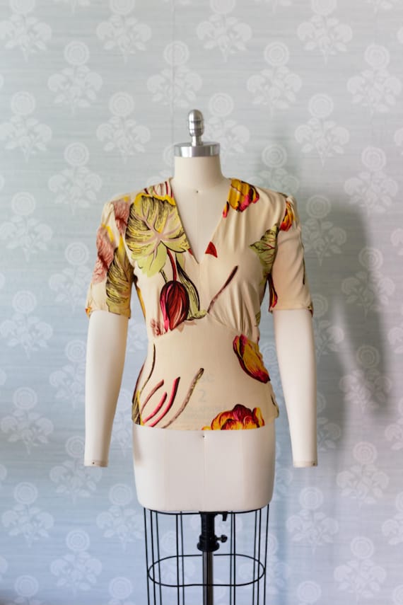 1940s Tulip And Palm Print Rayon Jersey Blouse