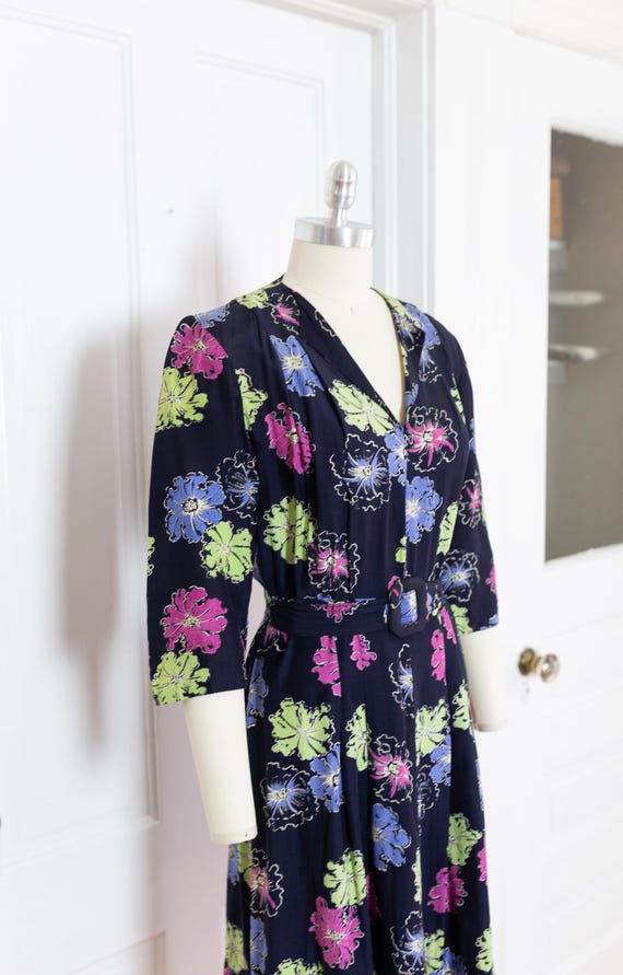 1940s Vibrant Floral Cold Rayon Dress With Belt - image 2