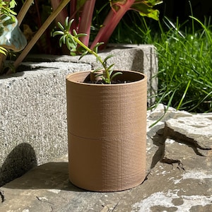 Vaso - Self-Watering Planter Made of Wood Polymer