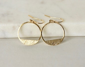 contemporary gold jewellery