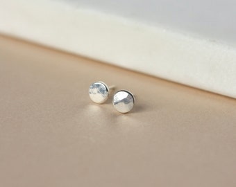 Silver Pebble Earrings, Small Dot Studs, Faceted Circle Earrings, Minimalist Everyday Jewelry, Gift for Her, Round Organic Shape