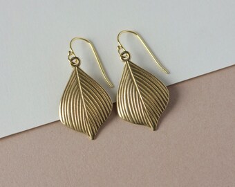 Big Brass Leaf Earrings, Lightweight Gold Leaves, Nature Inspired Jewelry, Minimalist Everyday Earrings, Gift Nature Lover, Gift for Women