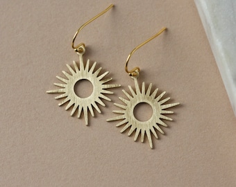 Gold Sun Earrings, Brass Geometric Earrings, Boho Style Jewelry, Minimalist Celestial Earrings, Round Modern Sunburst Dangles, Gift for Her