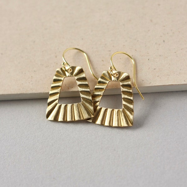 Gold Geometric Earrings, Modern Brass Earrings, Minimalist Gold Jewelry, Textured Art Deco Style, Trendy Everyday Earrings, Gift for Her