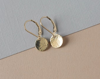 Small Hammered Gold Disc Earrings, Minimalist Dainty Jewelry, Everyday Geometric Earrings, Round Lever back  Earrings, Gift For Her