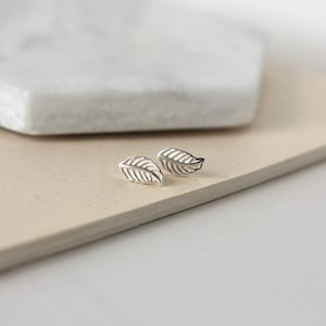 Small Sterling Silver Leaf Studs, Nature Inspired Jewelry, Minimalist Everyday Earrings, Detailed Leaves, Gift for Her, Gift Nature Lover
