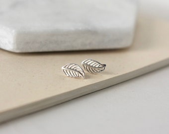 Small Sterling Silver Leaf Studs, Nature Inspired Jewelry, Minimalist Everyday Earrings, Detailed Leaves, Gift for Her, Gift Nature Lover