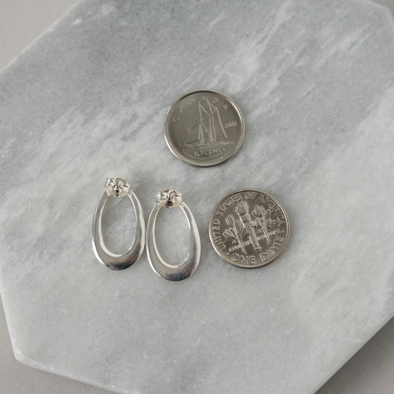 Boucles d'oreilles ovales en argent sterling, boucles d'oreilles géométriques modernes, gros clous minimalistes, bijoux uniques, cadeau pour elle, grands messages quotidiens image 9