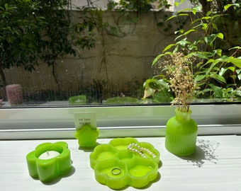 A green flower home decor set