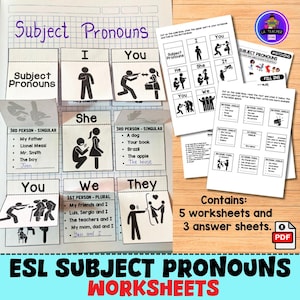 Pode incluir: Folhas de trabalho imprimíveis em preto e branco para ensinar inglês como segunda língua (ESL) aos alunos sobre pronomes sujeitos. As folhas de trabalho apresentam ilustrações de pessoas e animais, e incluem as palavras "Subject Pronouns", "Matching Subject Pronouns", "Fill Ins", "3rd Person - Singular", "1st Person - Plural", e "Contains: 5 worksheets and 3 answer sheets."