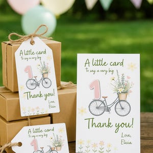 Une carte de remerciement épanouie et un lot d'étiquettes de cadeau | Première fête d'anniversaire florale à imprimer | Modèle modifiable | Téléchargement instantané
