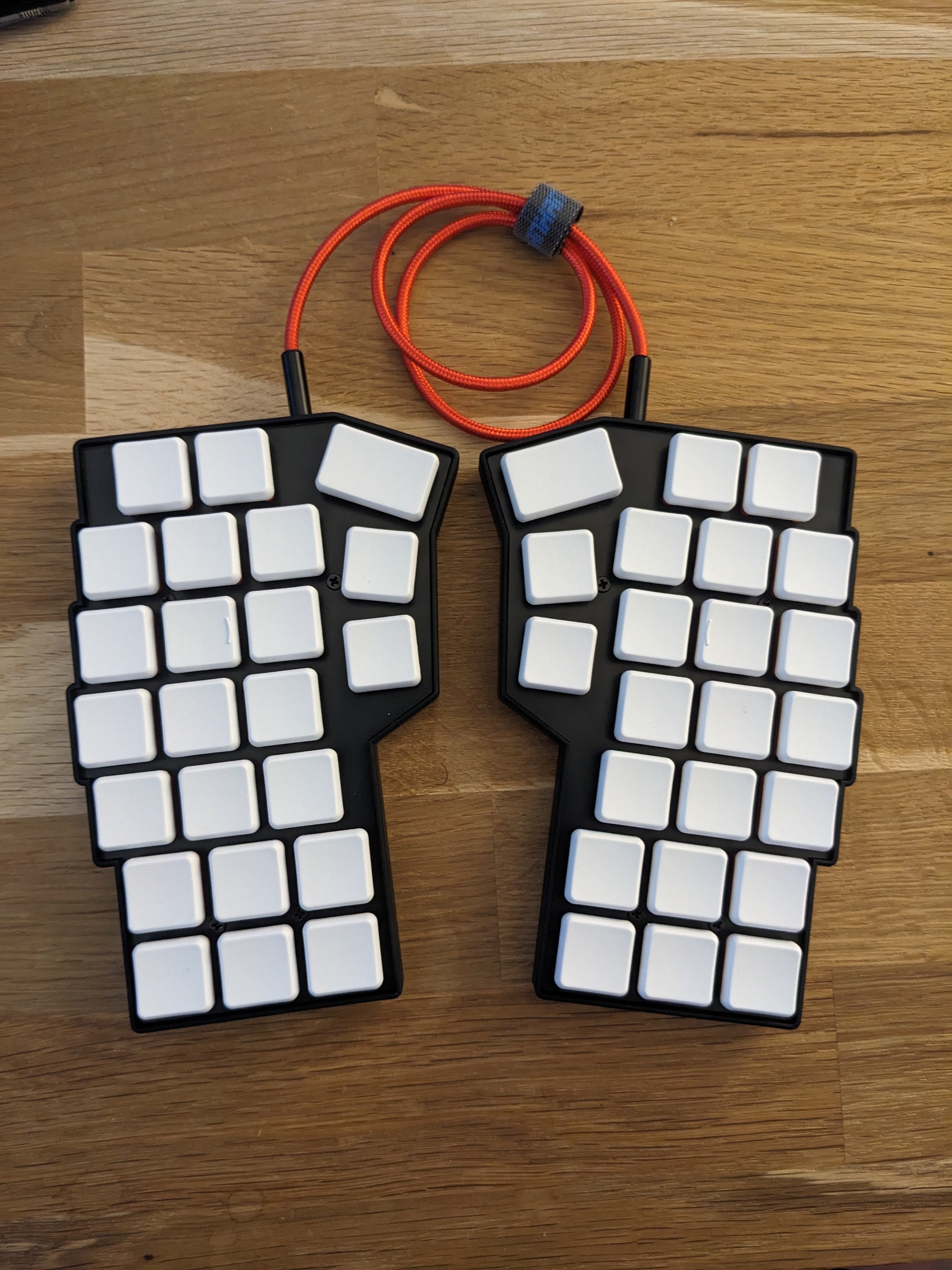 Corne V4.1 Choc Low-profile - Fully Assembled Split Keyboard Corne V4.1 Choc Low-profile - Fully Assembled Split Keyboard