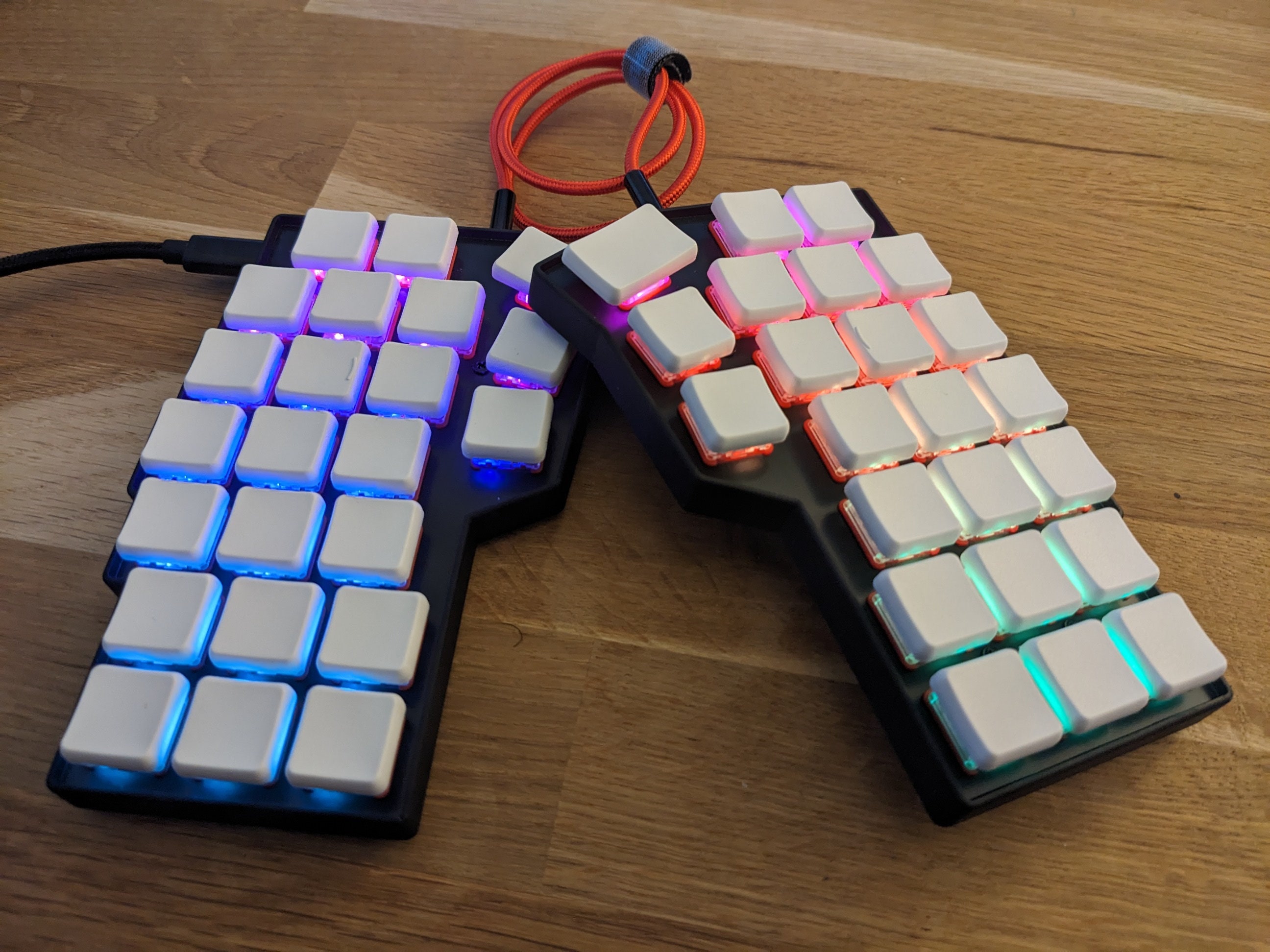 Corne V4.1 Choc Low-profile - Fully Assembled Split Keyboard Corne V4.1 Choc Low-profile - Fully Assembled Split Keyboard