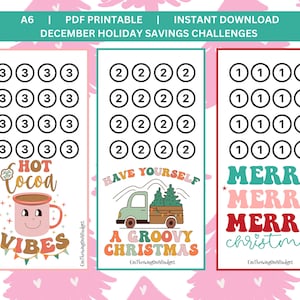 Puede incluir: Tres tarjetas imprimibles de desafío de ahorro navideño con ilustraciones y texto festivos. La primera tarjeta presenta una taza de chocolate caliente con el texto "Hot Cocoa Vibes". La segunda tarjeta presenta un camión vintage con un árbol de Navidad y el texto "Have Yourself a Groovy Christmas". La tercera tarjeta presenta el texto "Merry Merry Merry Christmas". Cada tarjeta tiene una cuadrícula de círculos para realizar un seguimiento de los ahorros.