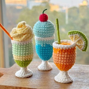 Patrón de crochet para batido: Helado flotante amigurumi (Descarga PDF) Apto para principiantes