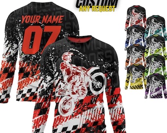 Könnte beinhalten: Langärmlige Motocross-Trikots in verschiedenen Farben mit einem Fahrer auf einer Motorradgrafik. Die Trikots haben ein schwarz-rotes und weißes Design mit dem Text "CUSTOM ANY REQUEST" und "YOUR NAME" und der Nummer "07".