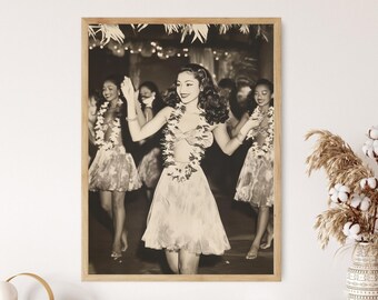 Vintage Hula Dancers Photo Print, występ w hawajskim hotelu w latach 40. XX wieku