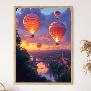 Puede incluir: Una pintura de globos aerostáticos volando sobre una ciudad al atardecer. Los globos son rojos, naranjas y amarillos, y la ciudad se recorta contra el horizonte. El cielo es de un naranja y rosa vibrantes.