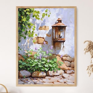 Può includere: Dipinto a olio incorniciato raffigurante una scena rustica con un muro usurato, una lanterna di rame e vegetazione. L'opera presenta un sentiero di pietra, fiori viola e un fogliame lussureggiante, creando un'atmosfera serena.