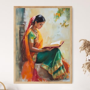 Könnte beinhalten: Ein Gemälde einer Frau in einem farbenfrohen Sari, die ein Buch liest. Sie sitzt auf einer Steinstufe vor einem Hintergrund aus einer Wand und Grün.