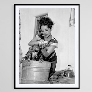 Elizabeth Taylor Bathing Her Dog Poster, Timeless Hollywood Glamour, Ideal for Wall Decor, Elegant Art Gift