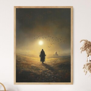 Könnte beinhalten: Eine einsame Gestalt in einer dunklen Robe geht auf ein entferntes Gebäude mit einer goldenen Kuppel zu, das sich vor einem nebeligen, sonnenbeschienenen Himmel abhebt. Vögel fliegen in Formation über ihnen.