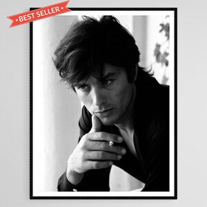 Alain Delon Fotodruck, ikonischer französischer Schauspieler Druck für klassische Filmliebhaber, perfekte Wandkunst für Kino-Enthusiasten
