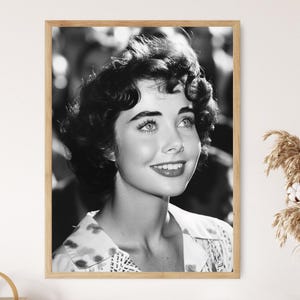 Elizabeth Taylor Vintage Photo Print, Iconic Hollywood Beauty, Elegant Wall Art, Perfect Collectible Gift
