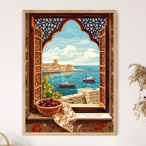 Puede incluir: Una pintura de una ventana con un marco de madera adornado y una vista de un puerto con barcos. La ventana está abierta y hay dátiles rojos en un cuenco en el alféizar de la ventana.