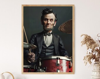 Può includere: Un ritratto in bianco e nero di Abraham Lincoln che suona la batteria. Indossa un abito nero con un papillon bianco ed è seduto dietro una batteria. I tamburi sono rossi e hanno un bordo nero.
