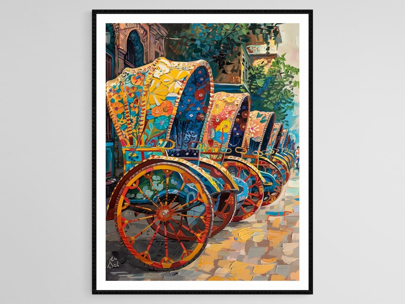 K&ouml;nnte beinhalten: Ein gerahmter Kunstdruck mit einer Reihe farbenfroher Rikschas. Die Rikscha sind mit leuchtenden Blumenmustern in Gelb, Orange, Blau und Rot bemalt. Die R&auml;der sind orange und der Hintergrund zeigt Geb&auml;ude und B&auml;ume.