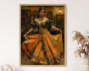 Puede incluir: Una mujer con un vestido largo, fluido, de color naranja y verde con detalles intrincados y ribetes de encaje. Está de pie en una habitación tenue con muebles ornamentados y una lámpara de araña. La mujer mira a la cámara con una leve sonrisa.