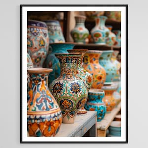 Impressão artística em cerâmica de Nishapur, esmaltes e padrões tradicionais