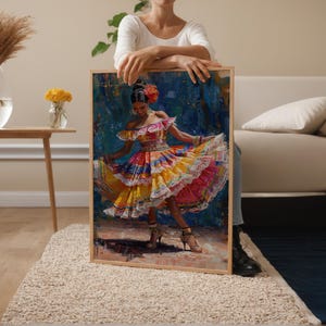 Puede incluir: Pintura enmarcada de una mujer bailando con un vestido colorido. El vestido presenta capas de amarillo, naranja, rosa y azul, con adornos de encaje blanco. La obra de arte est&aacute; enmarcada en un marco de madera.