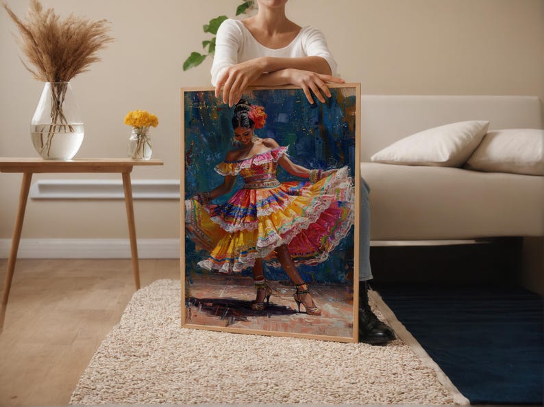 Puede incluir: Pintura enmarcada de una mujer bailando con un vestido colorido. El vestido presenta capas de amarillo, naranja, rosa y azul, con adornos de encaje blanco. La obra de arte est&aacute; enmarcada en un marco de madera.