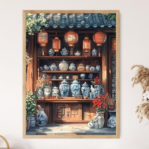 Puede incluir: Una tienda con un marco de madera y un techo de tejas muestra una colección de jarrones y jarras de porcelana azul y blanca. Linternas rojas cuelgan del techo y las plantas en macetas añaden un toque de vegetación.