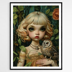 Elegante estampado de muñeca Owl Girl: obra de arte hecha a mano, perfecta para decoración de habitaciones para niñas y regalo de cumpleaños atento