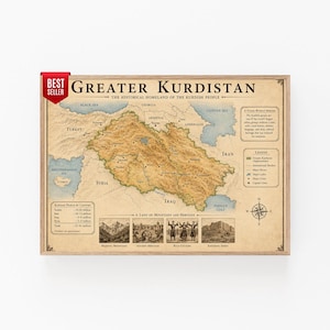 以下が含まれることがあります： Greater Kurdistan, The Historical Homeland of the Kurdish Peopleと題された額入り地図。地図はベージュの質感のある背景で、詳細な地形、地域の境界線、都市、凡例が描かれています。4つの小さな歴史的な画像が含まれています。