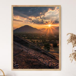 Stampa artistica Piramide del Sole a Teotihuacan, decorazione murale con paesaggio maestoso, opera d&#39;arte ispiratrice per l&#39;ufficio, regalo per gli appassionati di archeologia