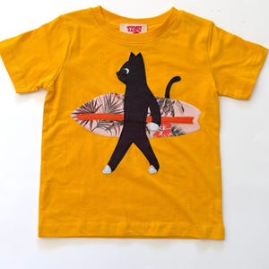 Kids Black Cat Surfer Tee | Hand Appliqué Hawaiian Fabric Surfboard Top bild 1