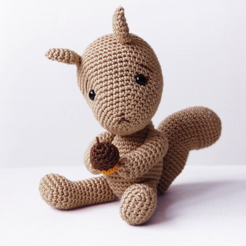 Crochet squirrel pattern Amigurumi Simon the Squirrel image 2