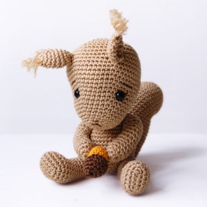 Crochet squirrel pattern Amigurumi Simon the Squirrel image 1