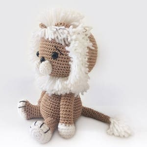 Crochet lion pattern Amigurumi Lav the Lion, stuffed animal photo tutorial image 3