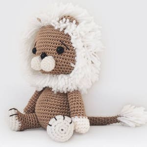 Crochet lion pattern Amigurumi Lav the Lion, stuffed animal photo tutorial image 2