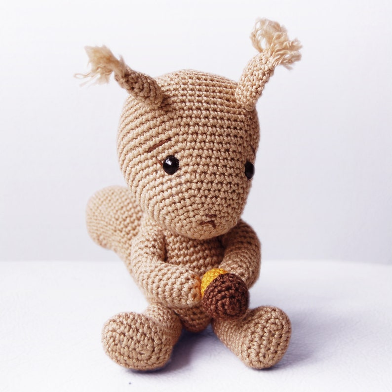 Crochet squirrel pattern Amigurumi Simon the Squirrel image 4