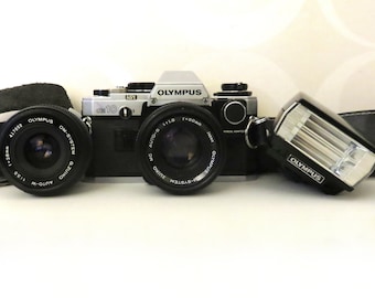 Olympus OM10 Analoog Photo Camera With M10 FC Adapter Two Olympus Lens Flash