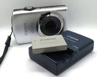 Canon Ixus 870 IS Digital Camera With Battery Charger