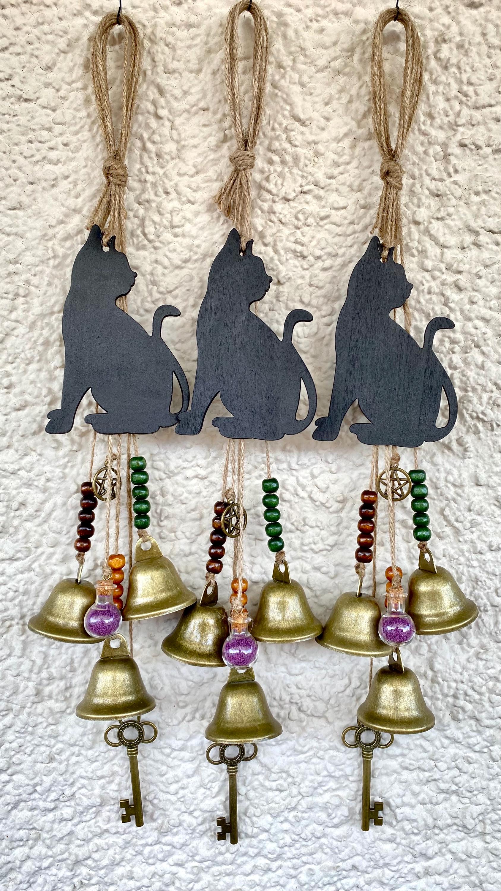 Campanello a vento "Animale - Gatto Nero" come decorazione per la casa. Campanello. Campanelle vintage. Campana della strega. Protezione della casa. Wicca. Magia. Chiave. Boho.