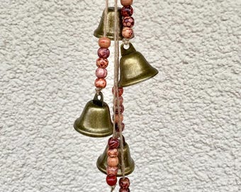Campanelli eolici realizzati con campane bavaresi. Protezione della casa. Carillon. Campane d&#39;epoca. Campana della strega. Campanaccio. Regalo. All&#39;aperto. Al chiuso.