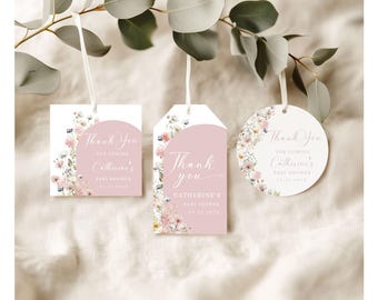 Op de afbeelding: Drie roze en witte bloemige bedankkaartjes met de tekst "Bedankt voor je komst naar Catherines babyshower".